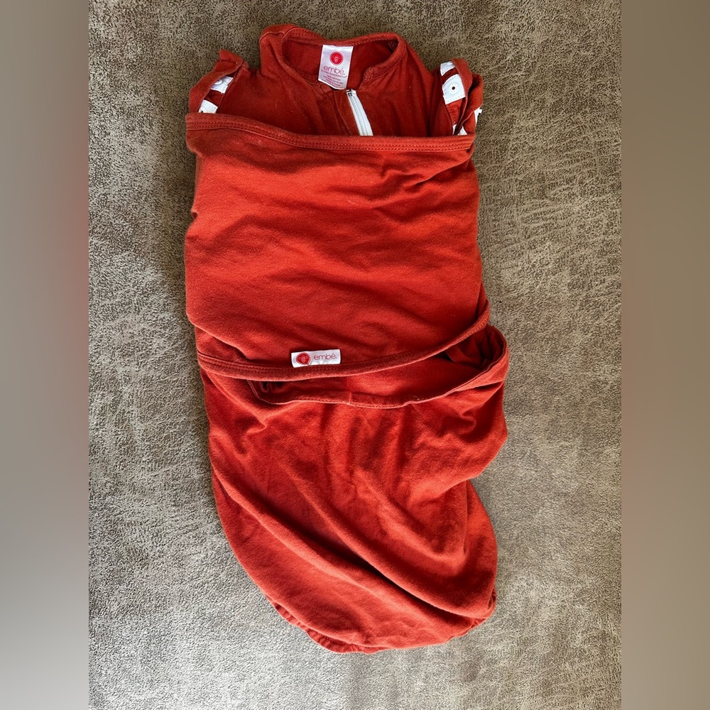 Embe two way transitional swaddle out medium 12-18 lbs. 100% cotton burnt orange